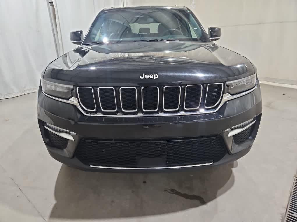 Used 2024 Diamond Black Jeep Limited image 5