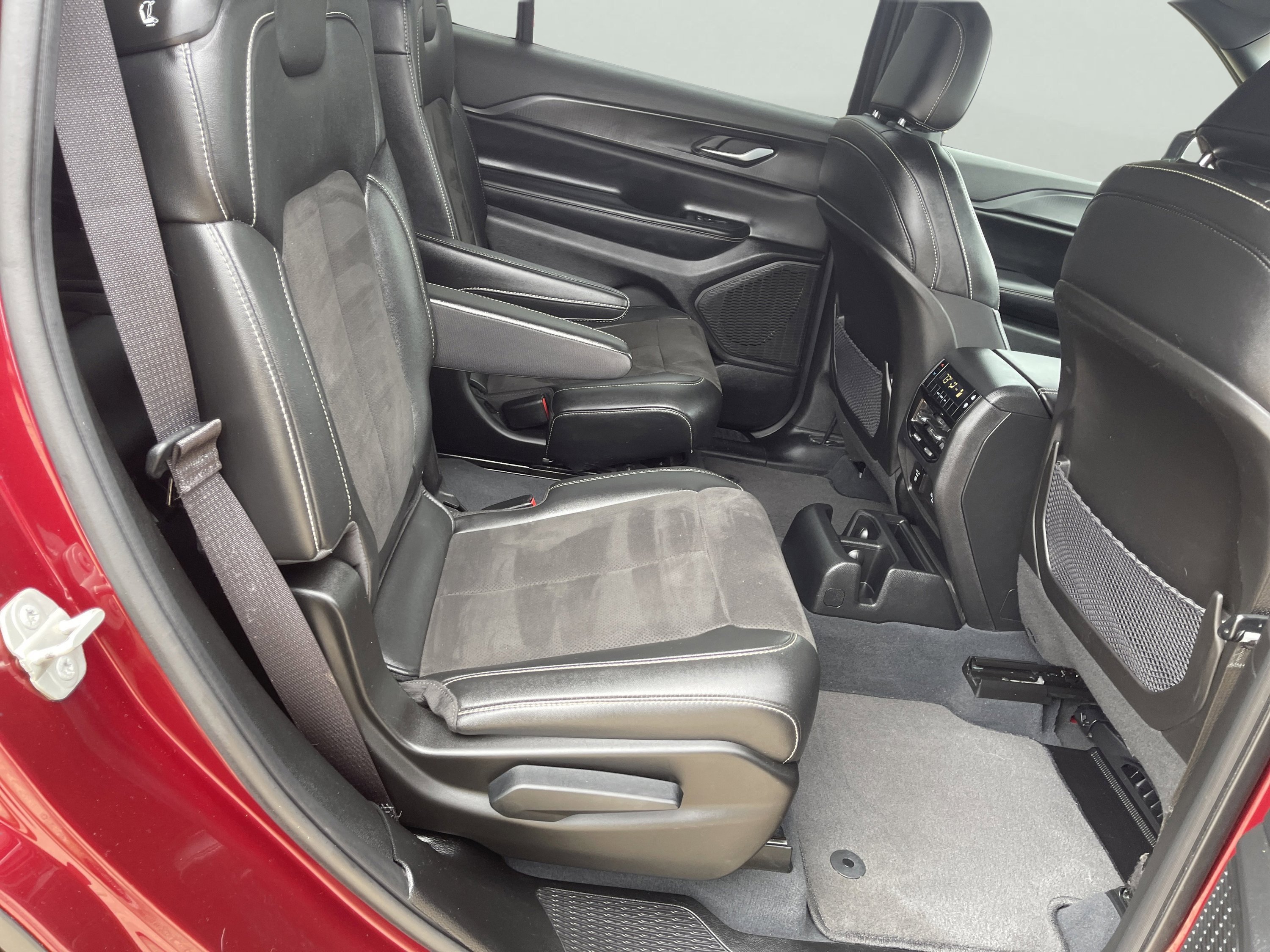 Used 2023 Velvet Red Pearlcoat Jeep Altitude image 14