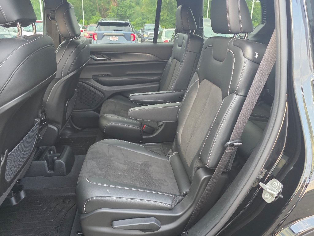 Certified Used 2023 Diamond Black Crystal Pearl Coat Jeep Altitude X image 29
