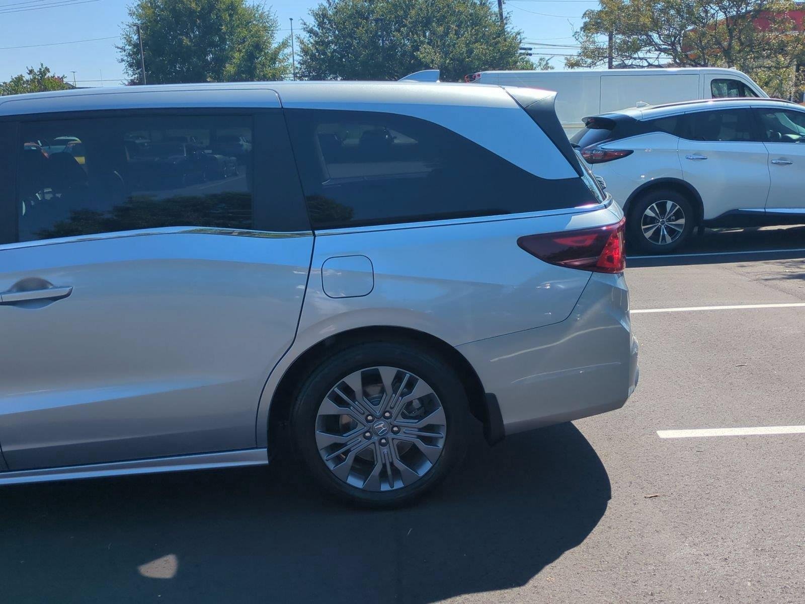 Used 2025 Solar Silver Metallic Honda Touring image 11