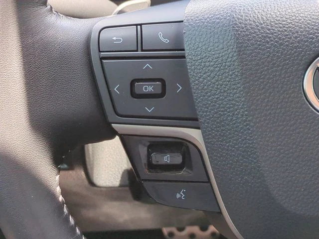 Used 2025  Toyota SE image 21