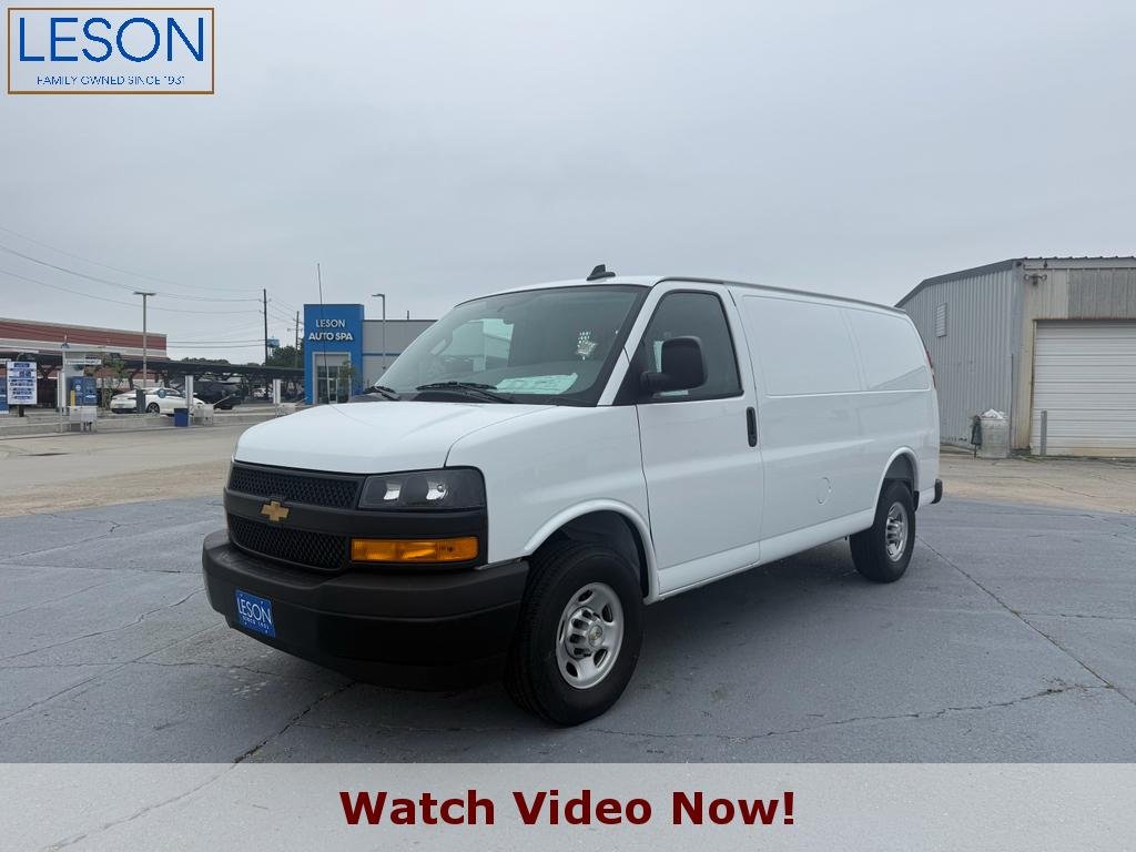 2026 Chevrolet Express 2500 Work Van HD's photo