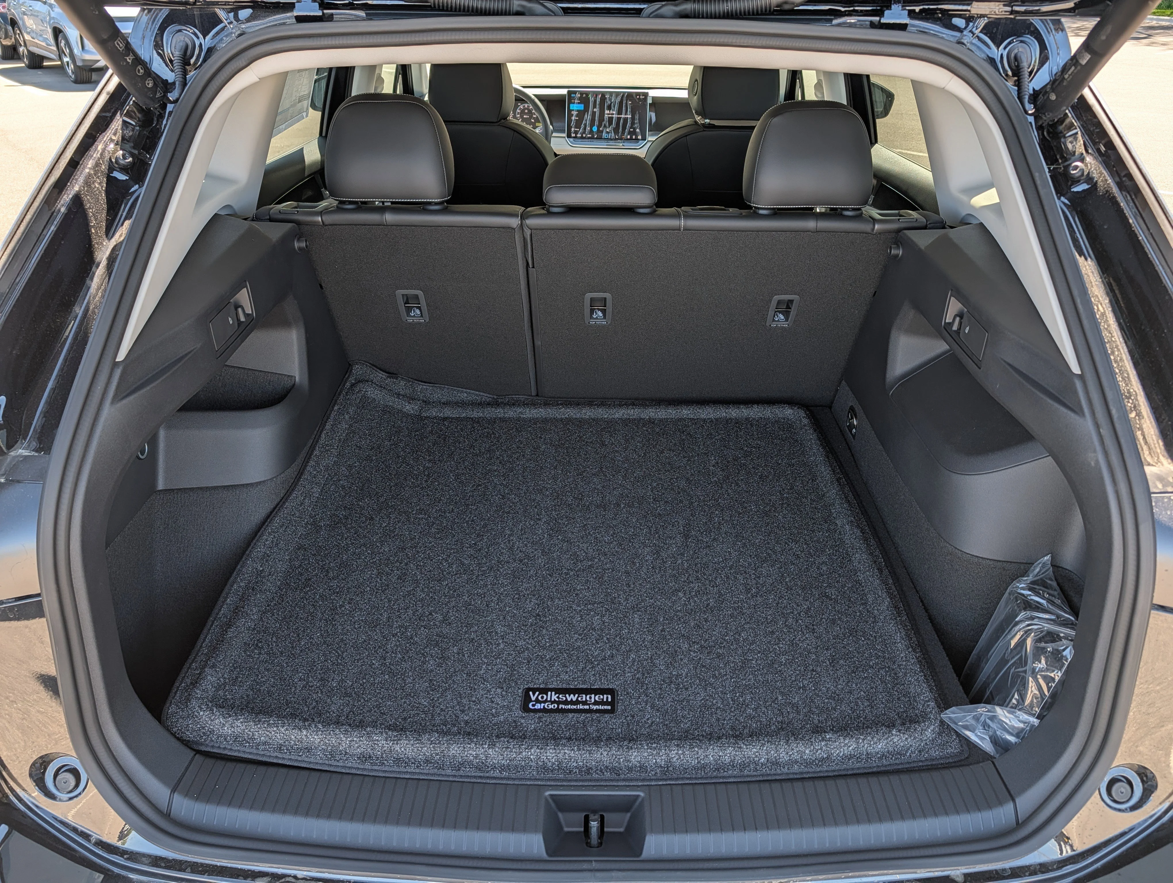 New 2026 Deep Black Pearl Volkswagen SE image 7