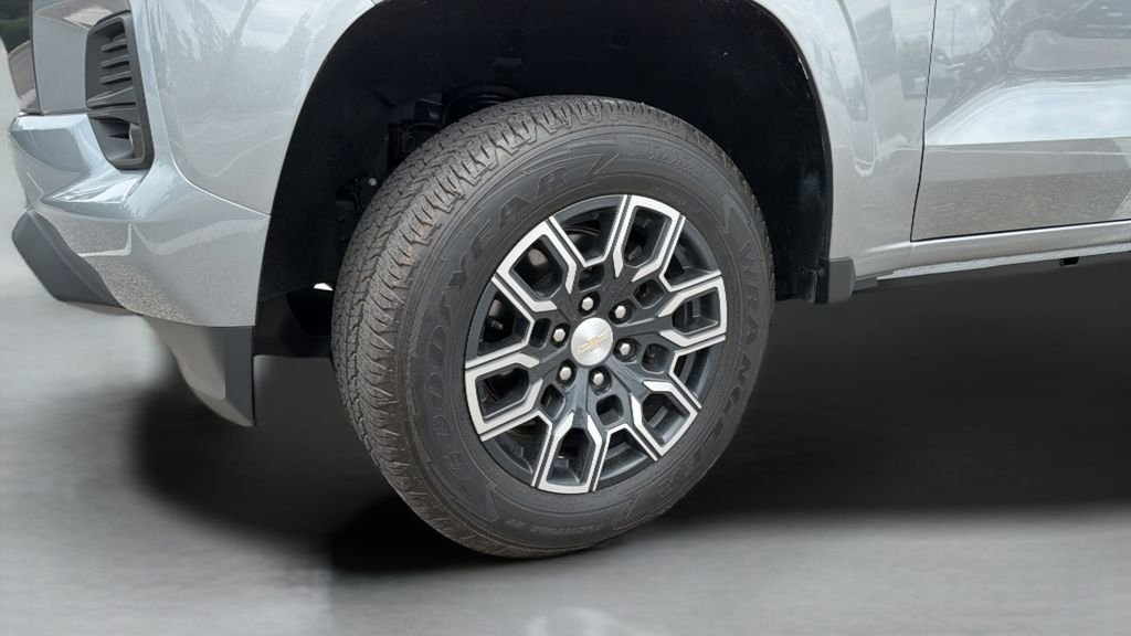 Used 2024 Gray Chevrolet LT image 34