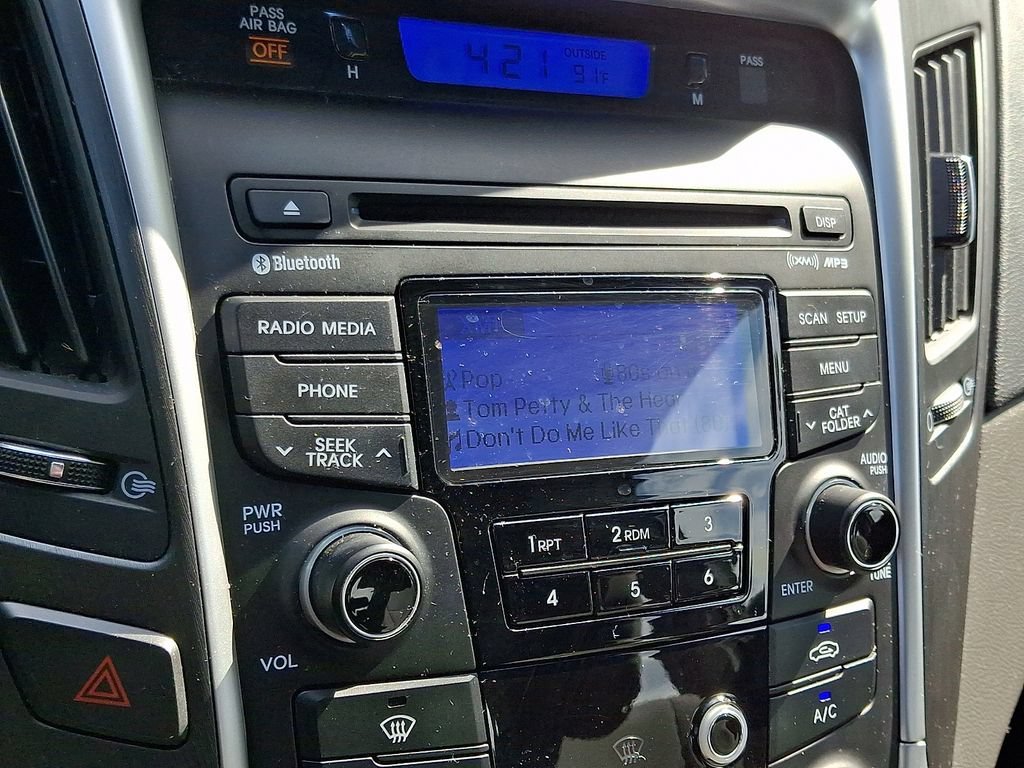 Used 2013 Blue Hyundai GLS image 17