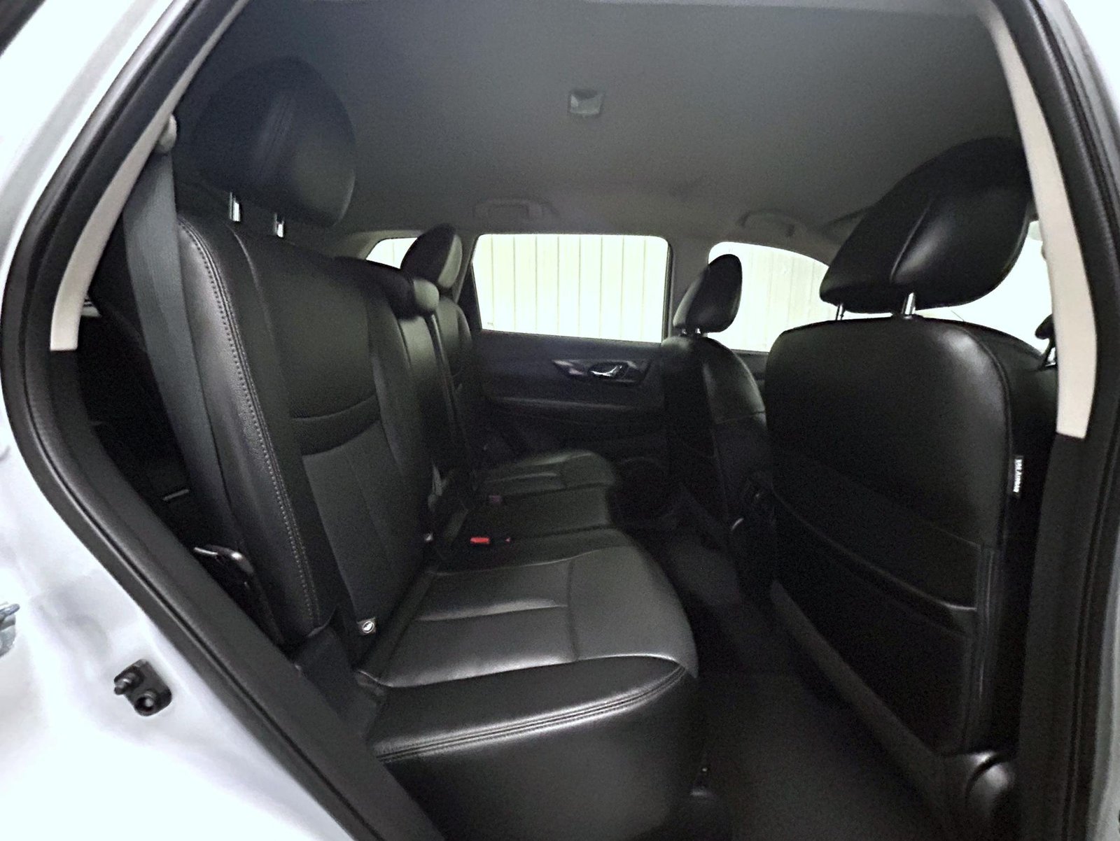 Used 2018 Brilliant Silver Nissan SL image 18