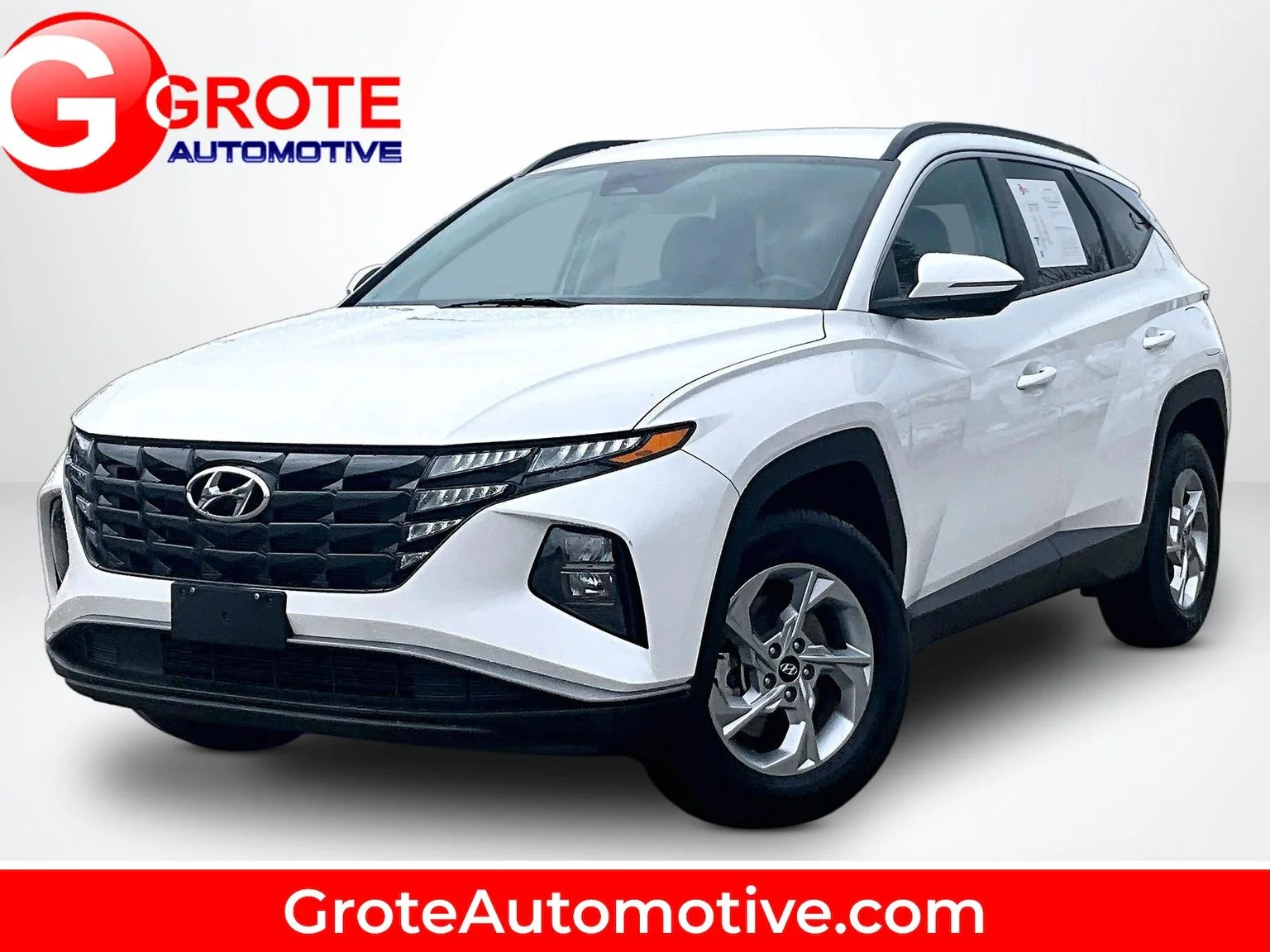 Used 2023 White Hyundai SEL image 1