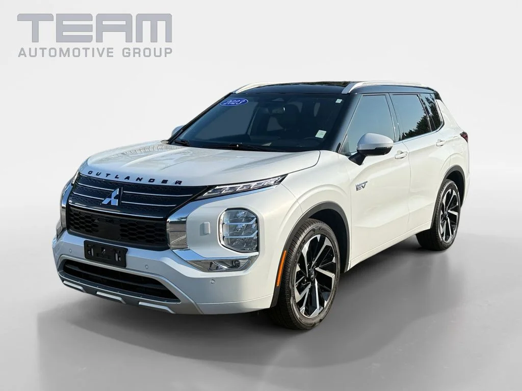 Used 2023  Mitsubishi SEL image 3