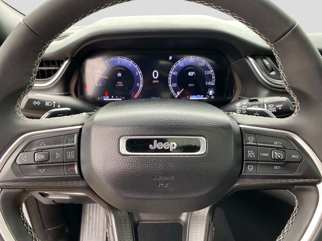 Used 2025 White Jeep Laredo X image 18