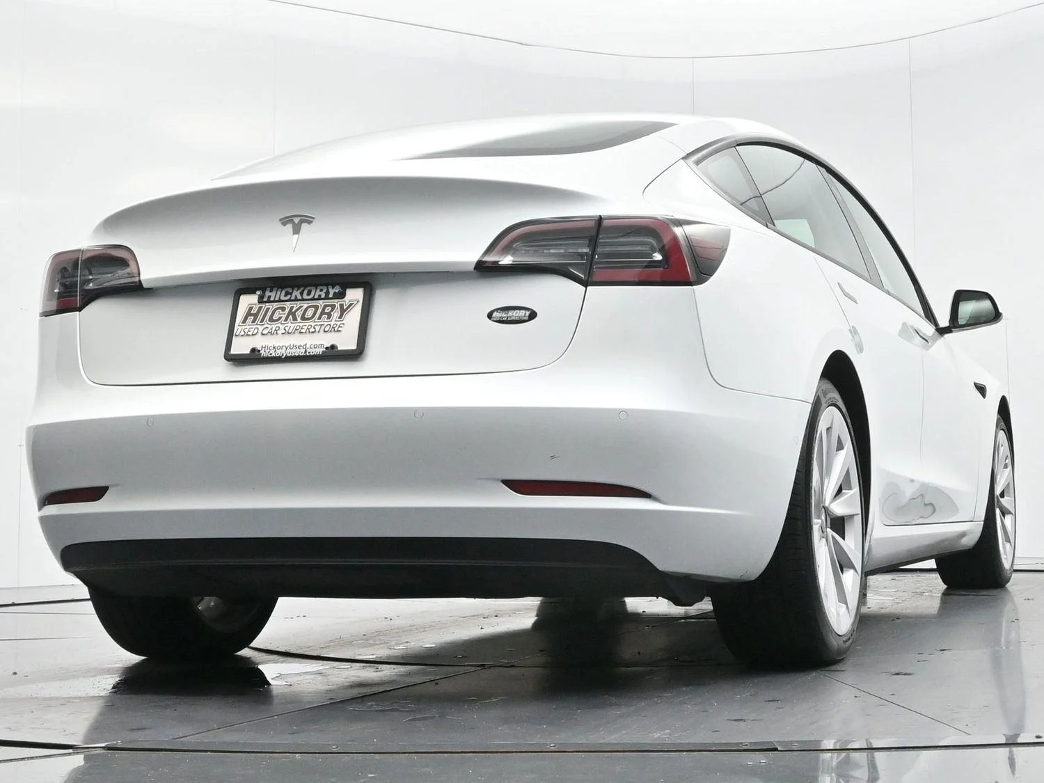 Used 2022 Pearl White Multi-Coat Tesla Base image 39