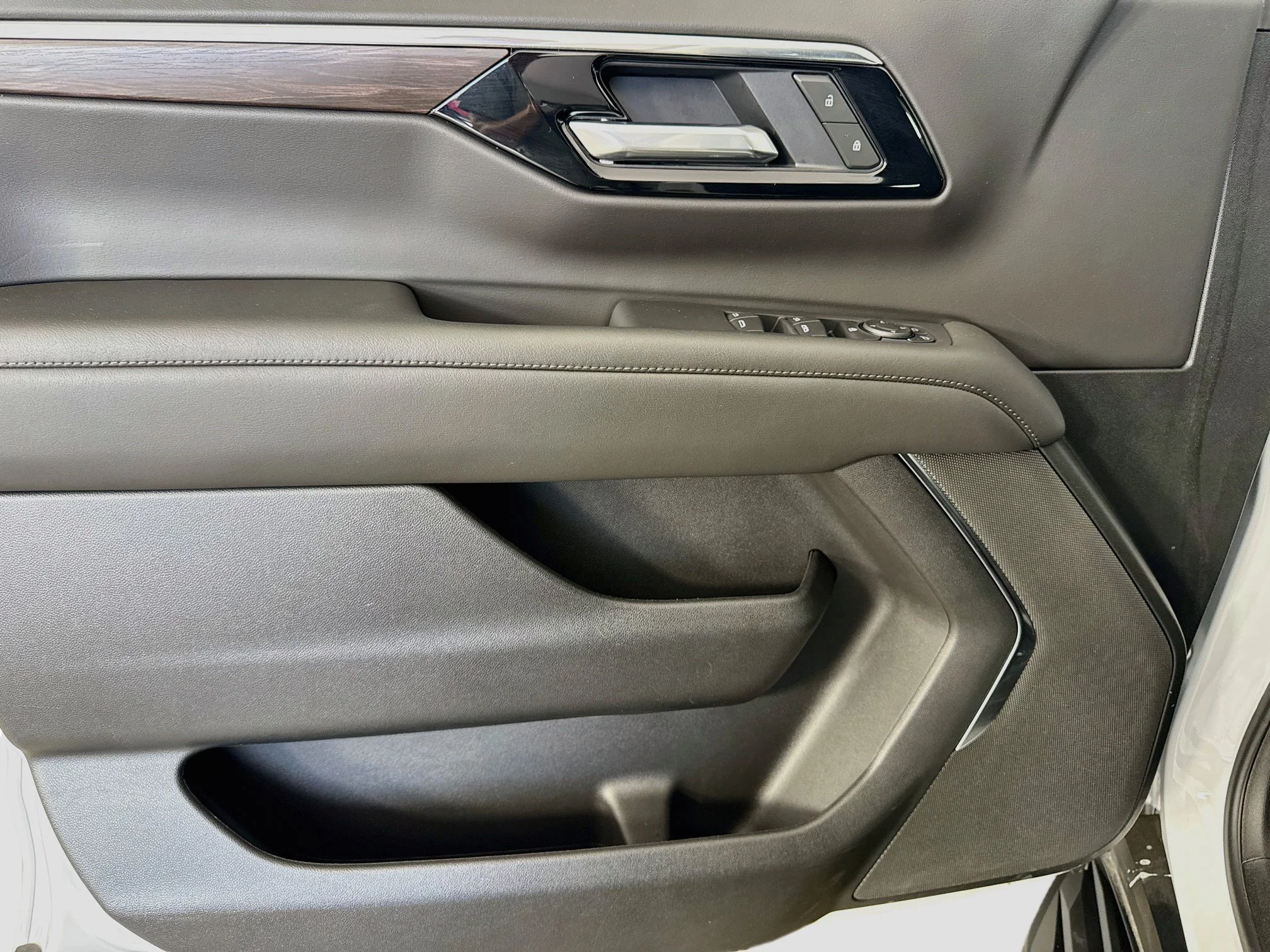 Used 2026 Summit White Chevrolet LS image 20