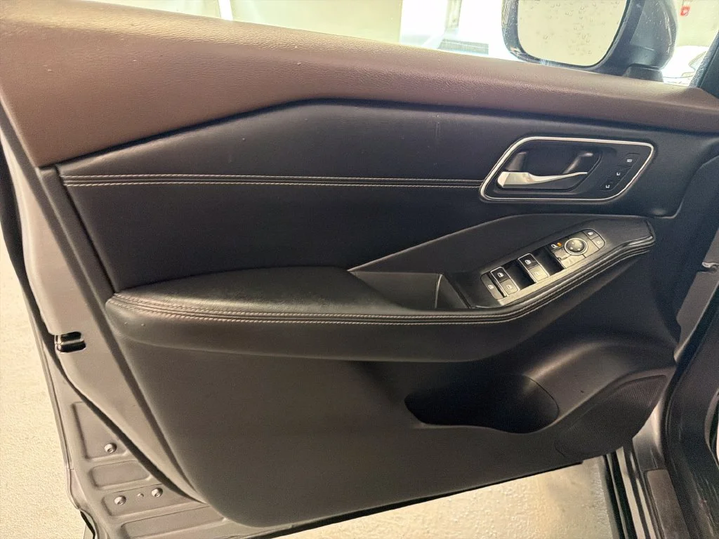 Used 2021 Gray Nissan SL image 13