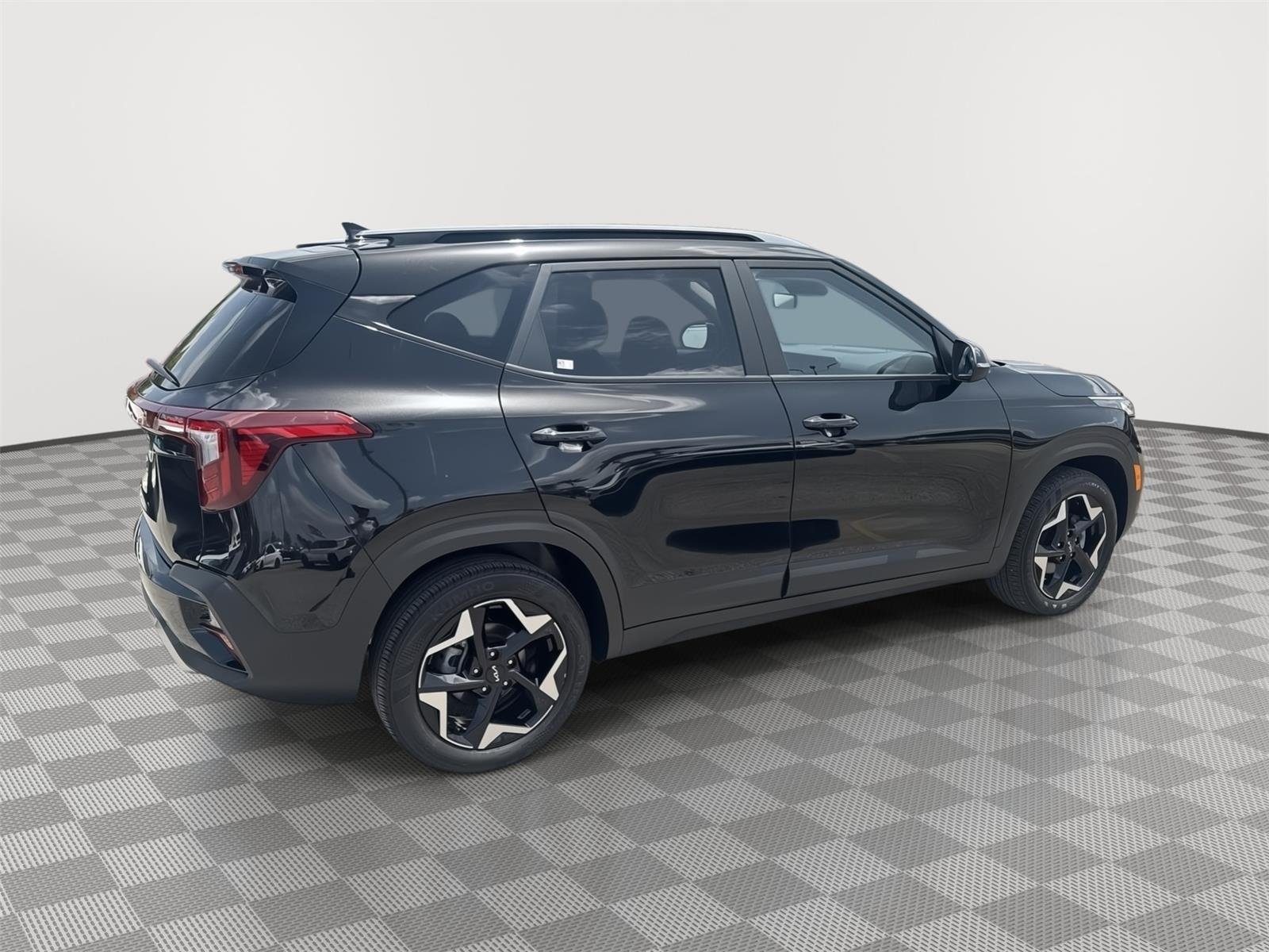 Used 2025 Fusion Black Kia S image 4