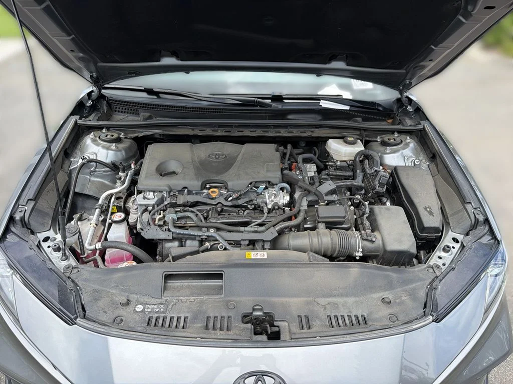 Used 2025  Toyota SE image 17