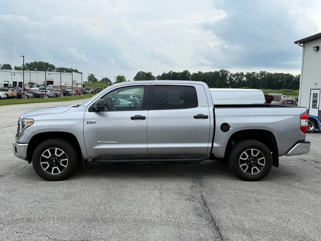 Used 2018 Silver Toyota SR5 image 4