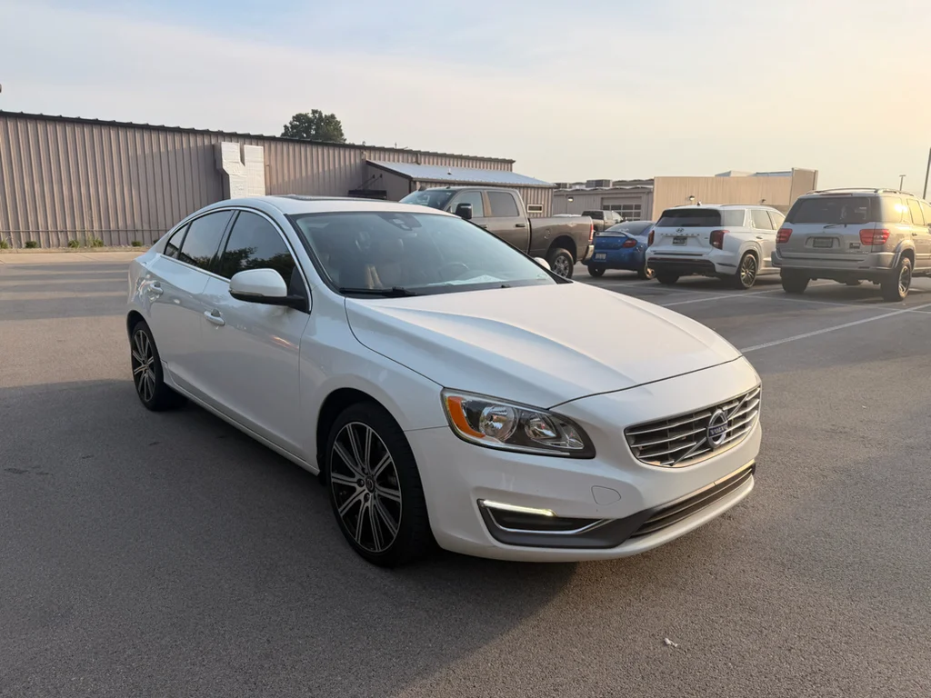 Used 2014 Ice White Volvo T5 image 3