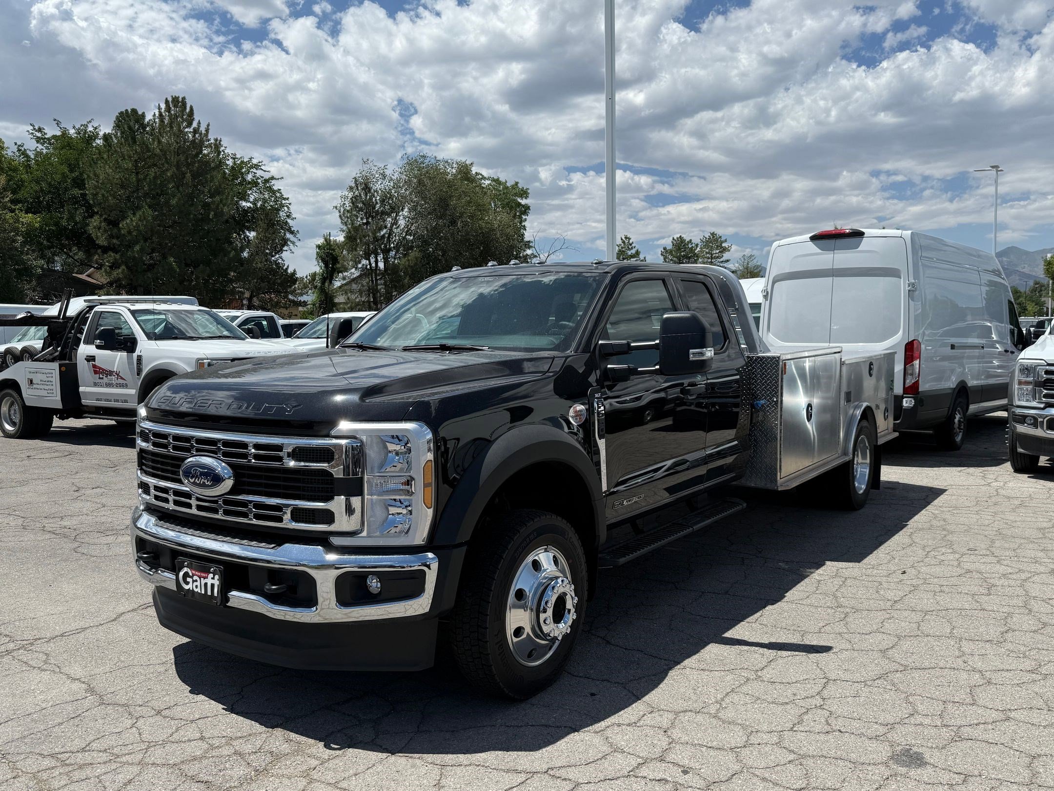 2025 Ford F-550 Super Duty Chassis Cab XLT - Photo 7