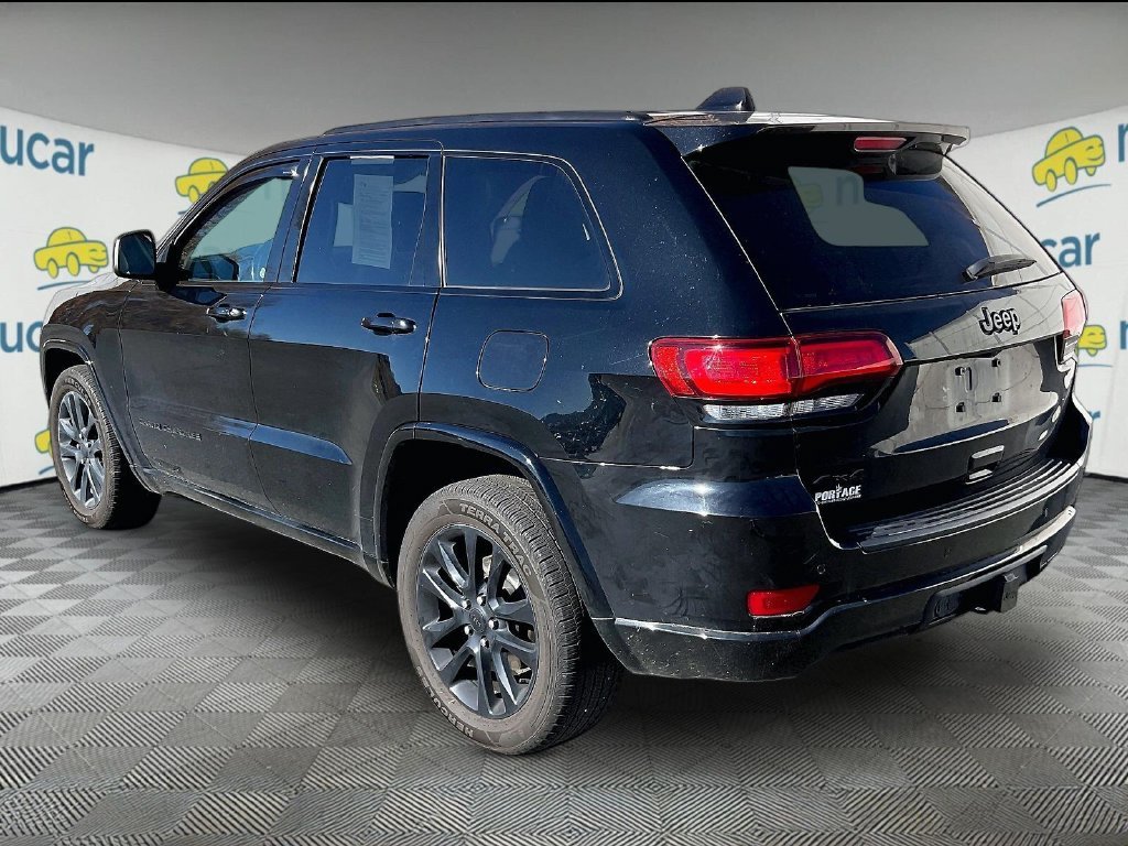Used 2020 Diamond Black Crystal Pearlcoat Jeep Altitude image 3