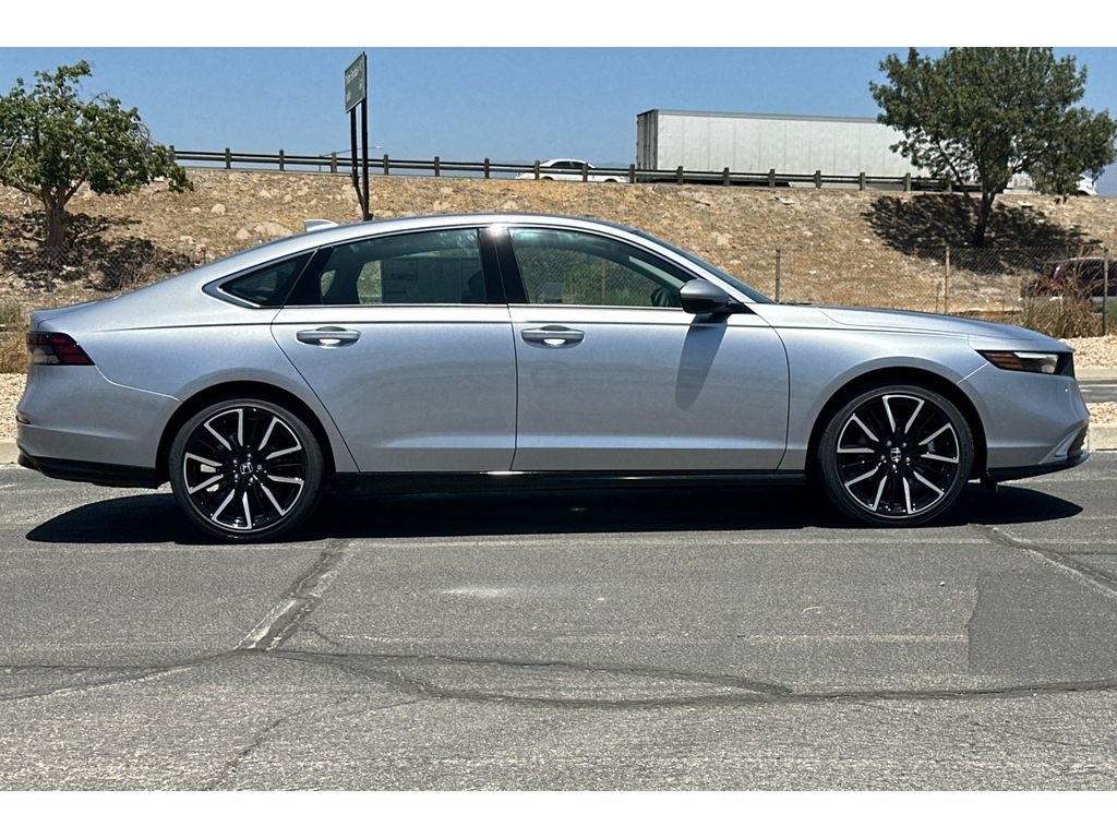New 2026 Solar Silver Metallic Honda Touring image 3