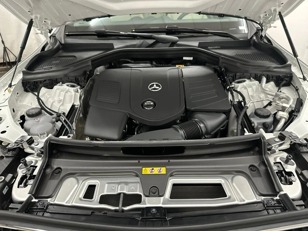 New 2027 White Mercedes-Benz GLC 300 image 12