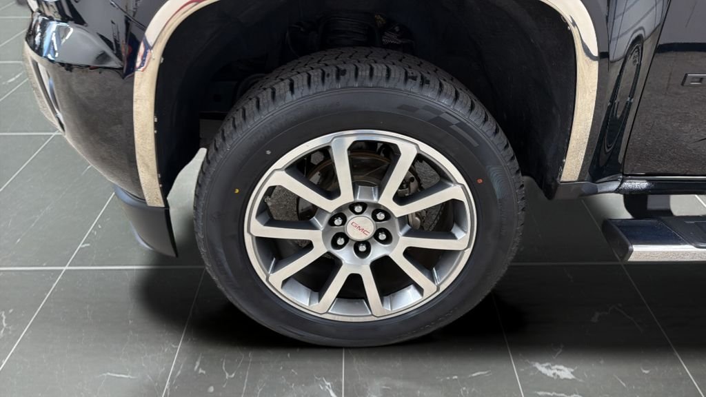 Used 2018 Black GMC Denali image 27