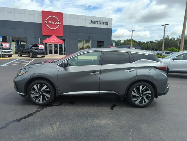 Used 2022 Gray Nissan SL image 11