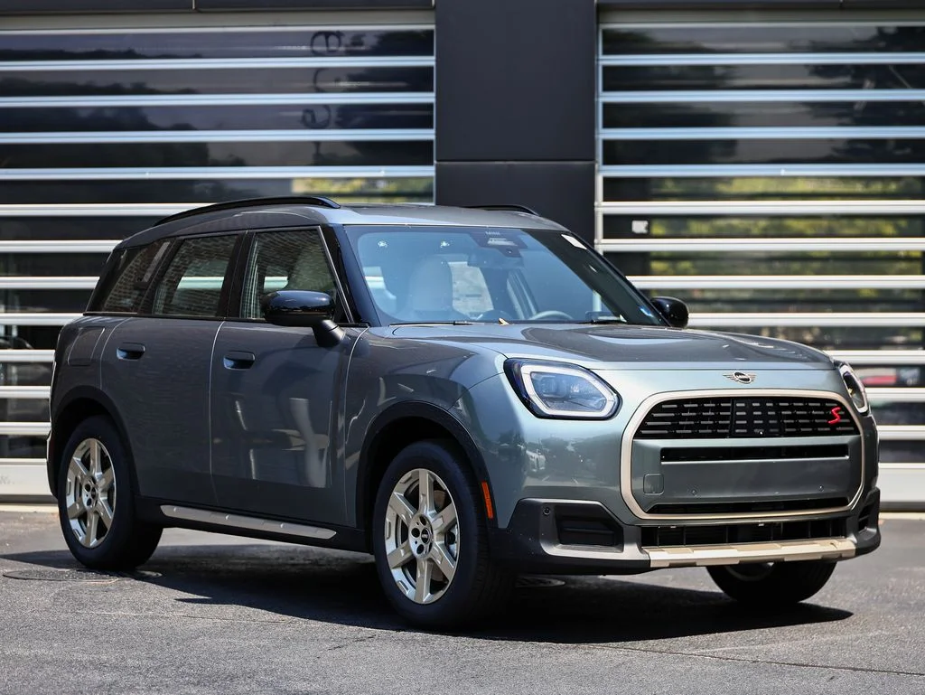 New 2027 Green Metallic MINI Signature Plus image 1