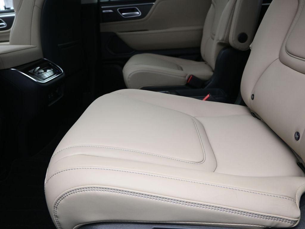 New 2026 RADIANT WHITE INFINITI Pure 2WD image 16