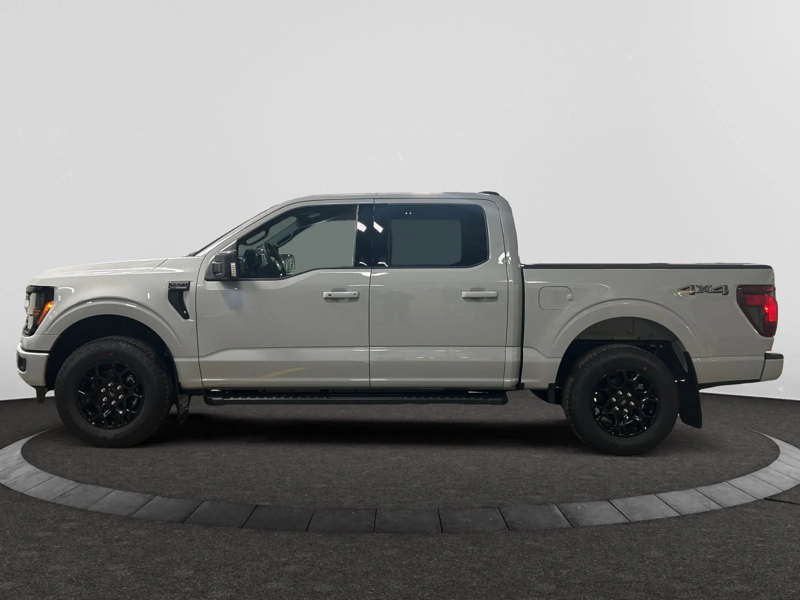 New 2026 Avalanche Ford XLT image 2