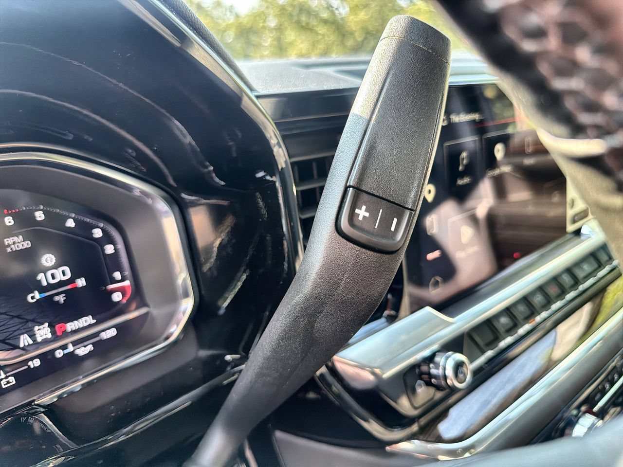 Used 2024 Summit White GMC Elevation image 14