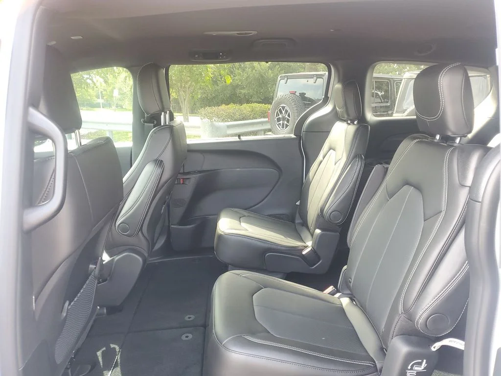 New 2027 White Chrysler LX image 8