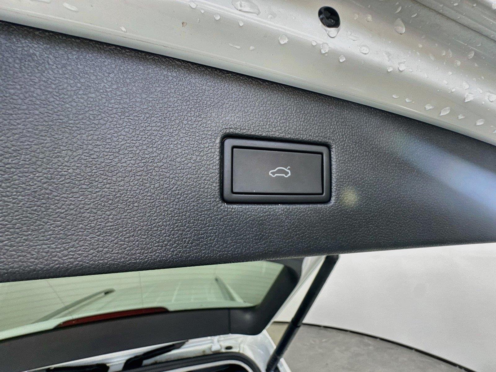 Used 2024 Pyrite Silver Metallic Volkswagen SE image 31