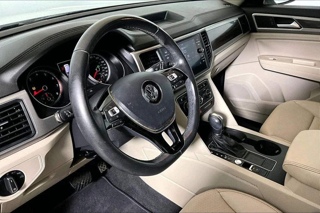 Used 2019 Pure White Volkswagen 3.6L V6 SE image 10