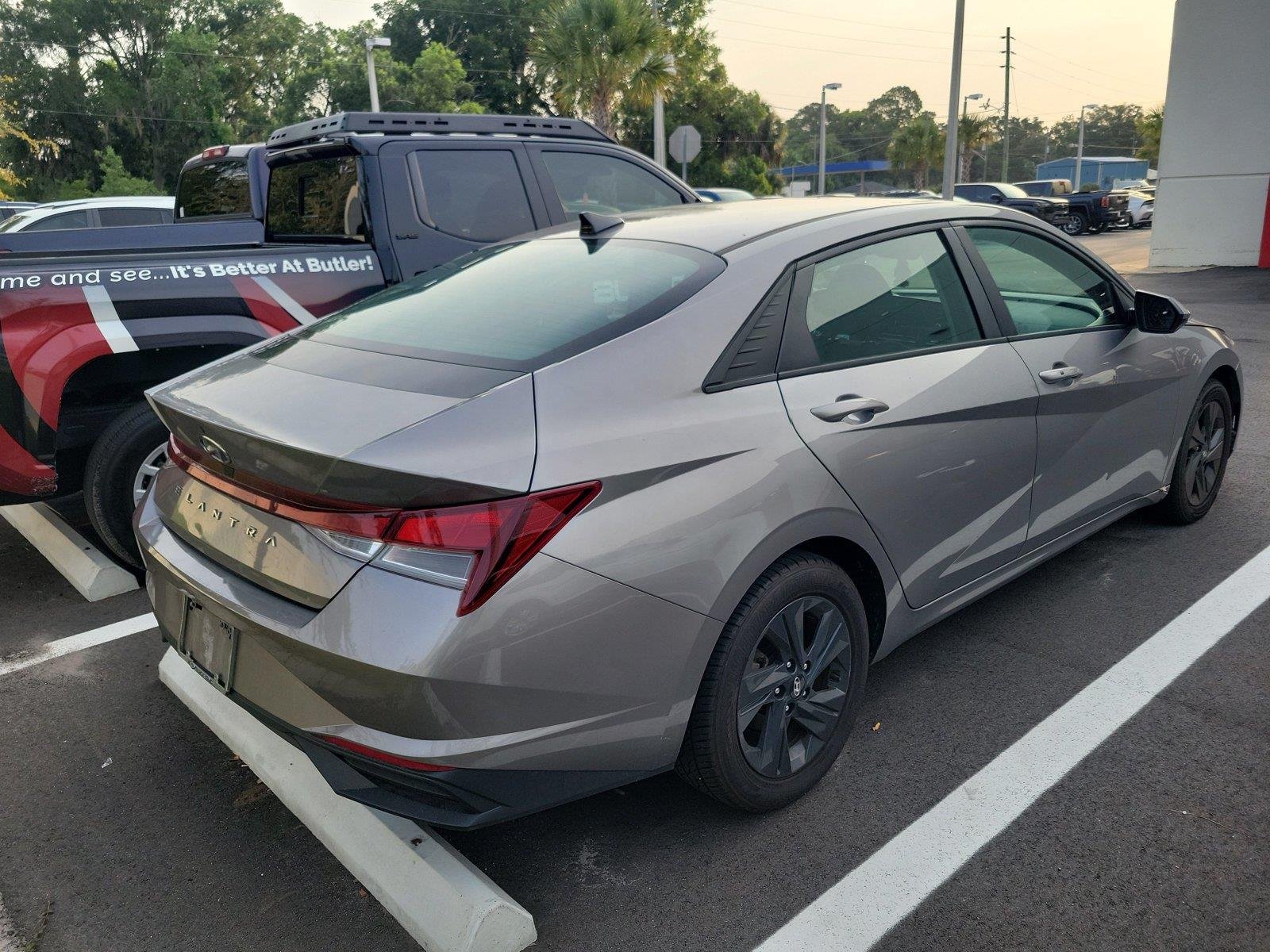 Used 2023 Fluid Metal Hyundai SEL image 3