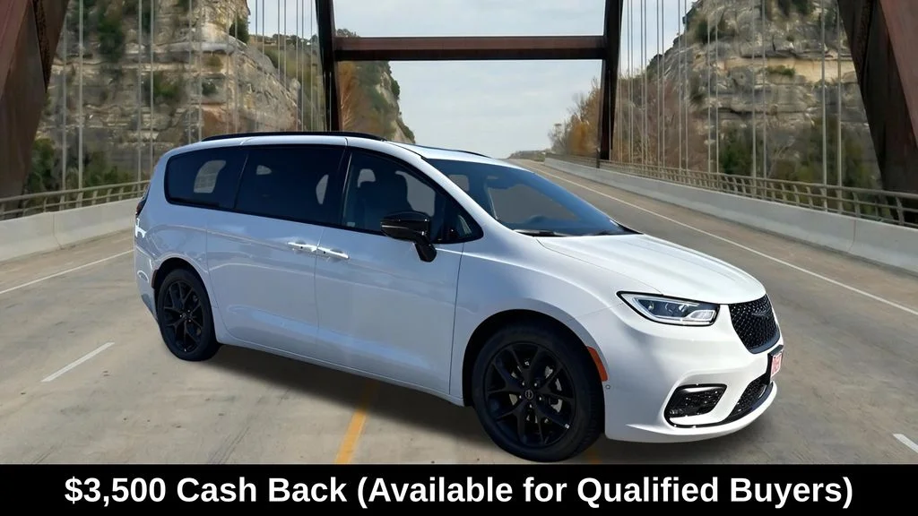 2026 Chrysler Pacifica Limited's photo