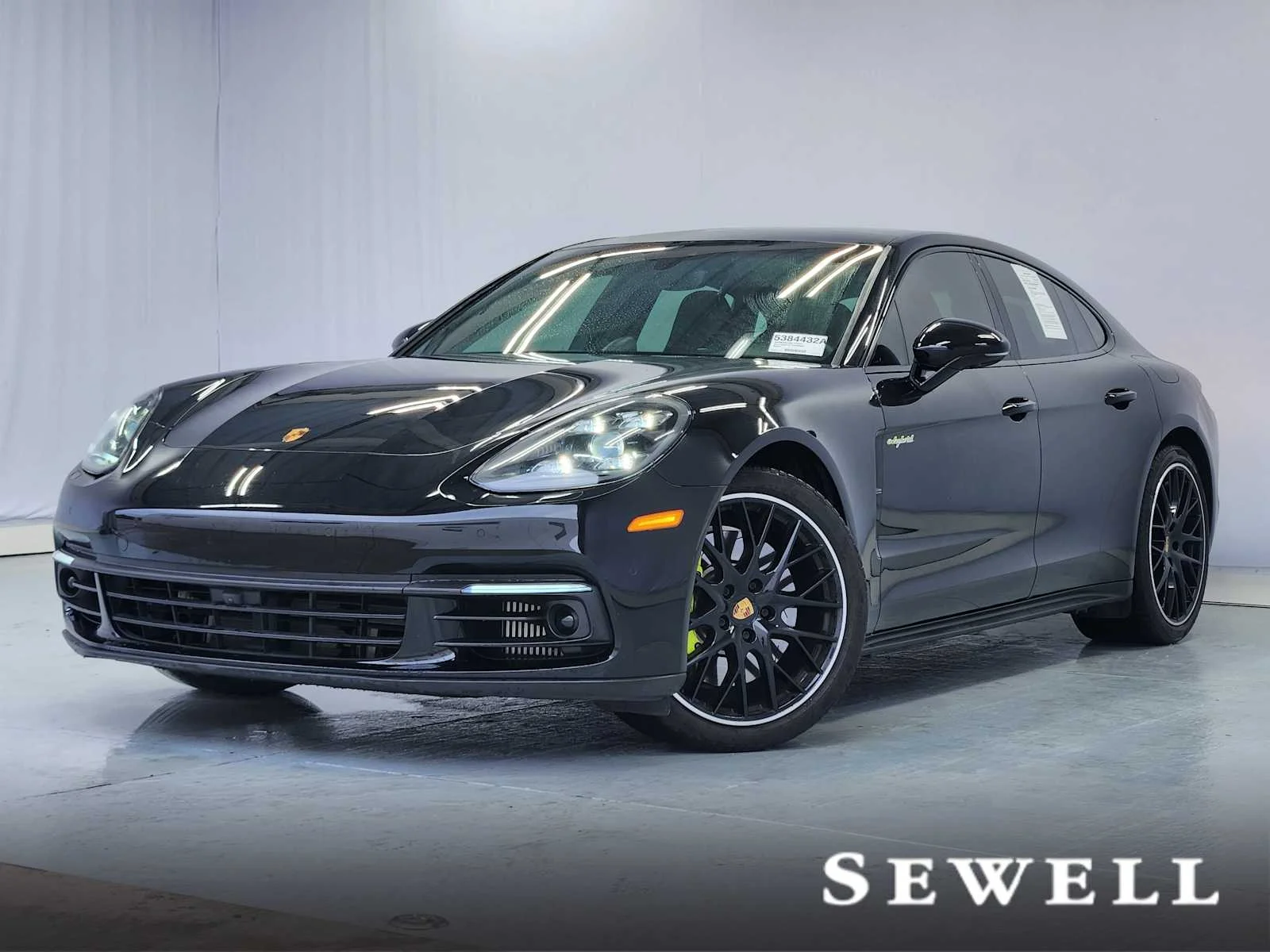 2019 Porsche Panamera 4 E-Hybrid's photo