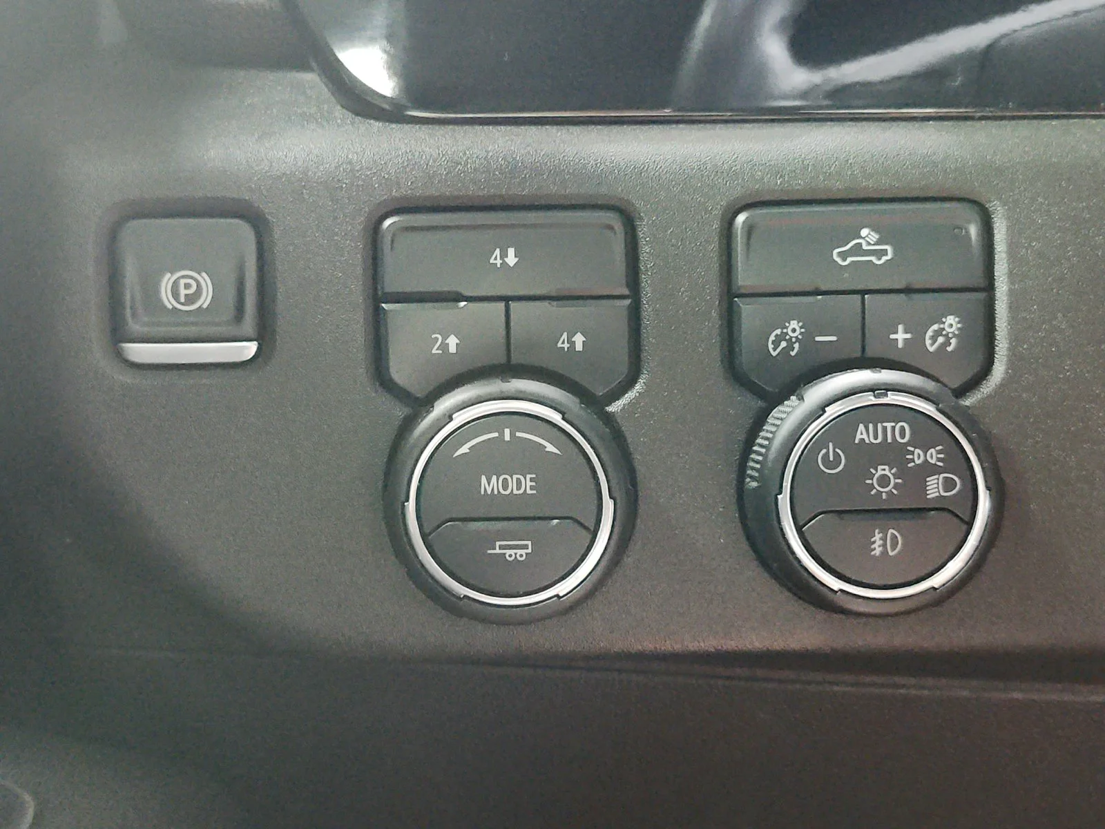 Used 2025 White Chevrolet LT image 25