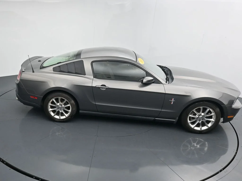 Used 2011  Ford V6 Premium image 24