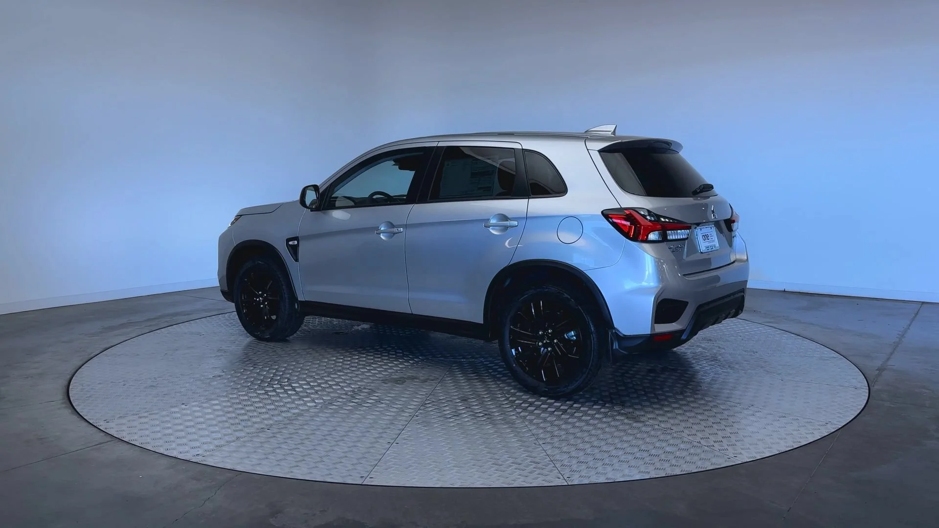 New 2026 Alloy Silver Metallic Mitsubishi LE image 6