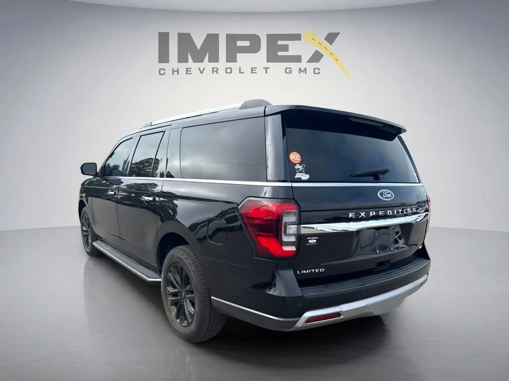 Used 2022  Ford Limited image 3