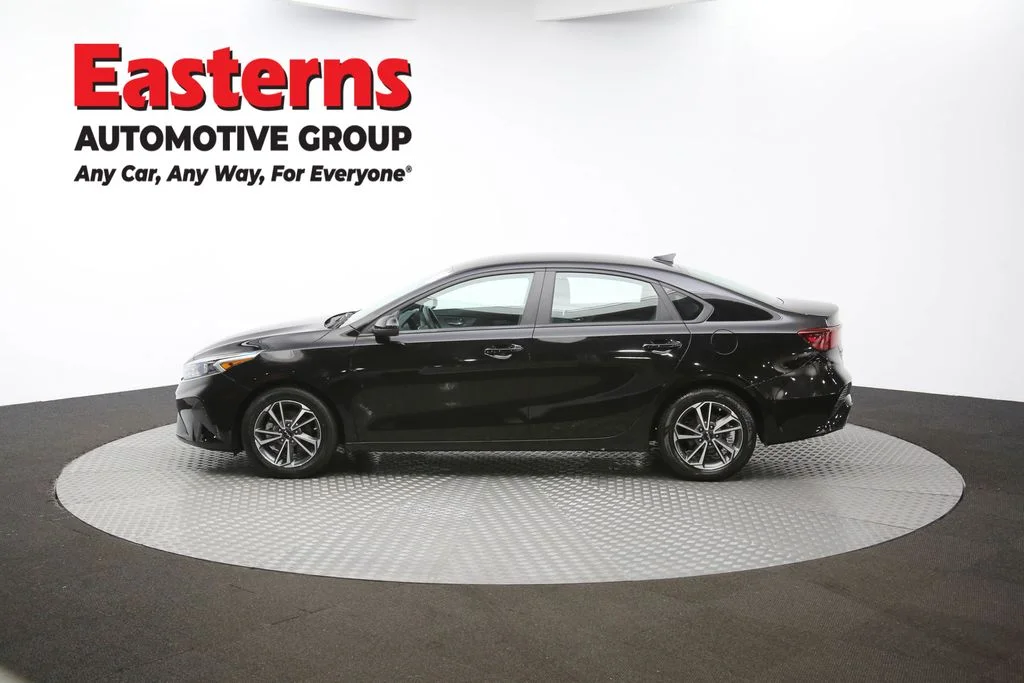 Used 2022 Black Kia LXS image 57