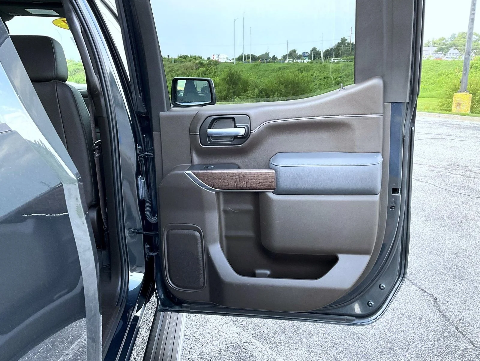 Used 2021 Green GMC Denali image 17