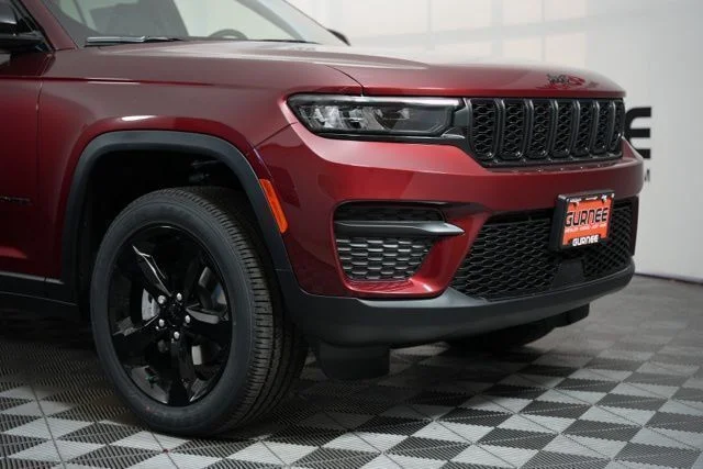 New 2025 Velvet Red Pearl-Coat Exterior Paint Jeep Altitude X image 43