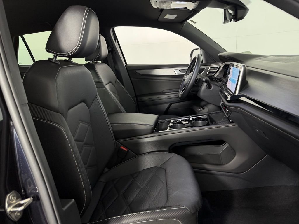 2025 Volkswagen Atlas Cross Sport SE w/Tech - Photo 31