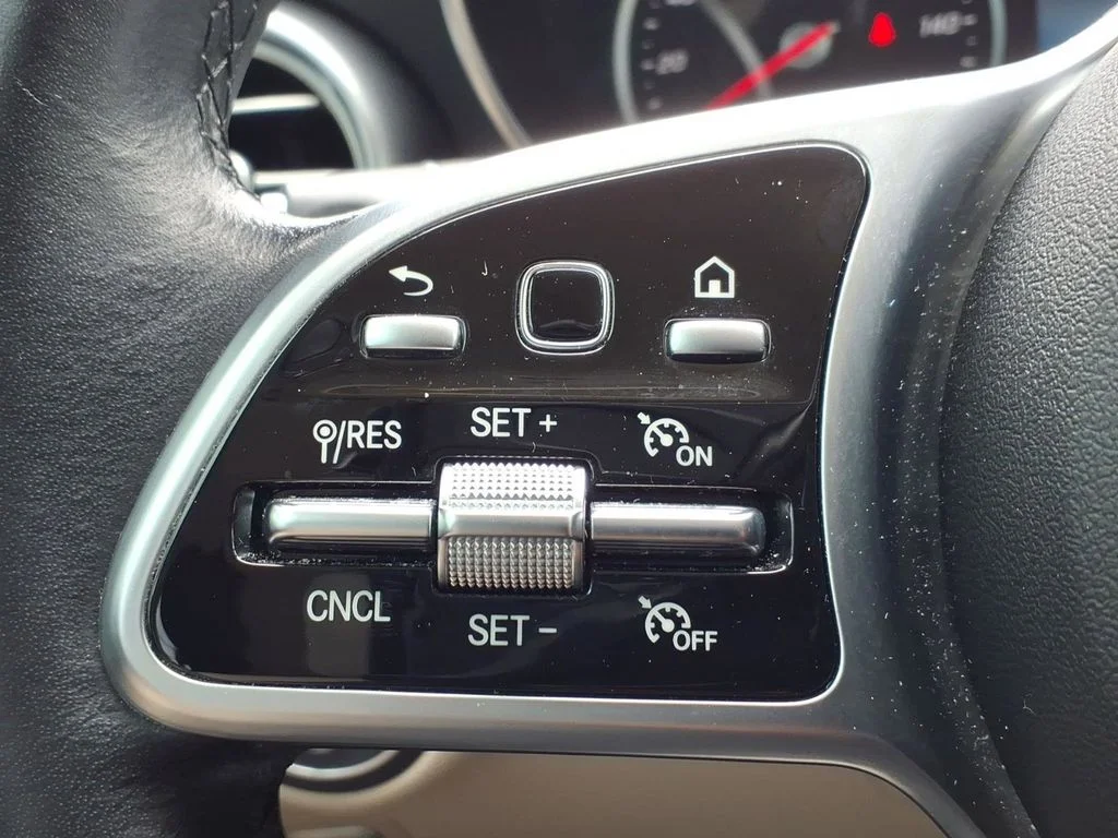 Used 2021 Polar White Mercedes-Benz GLC 300 image 24