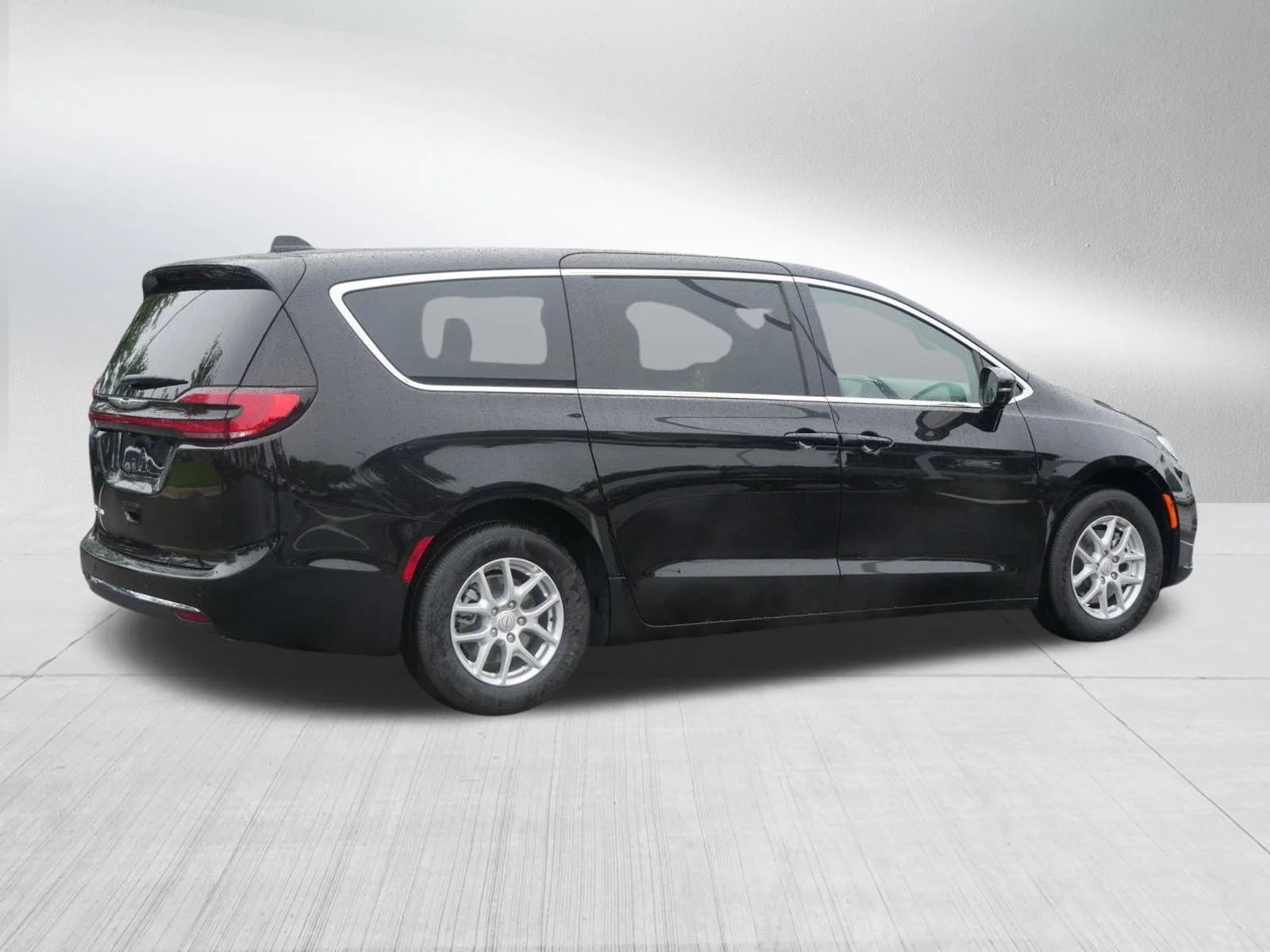 New 2026 Diamond Black Crystal Pearl-Coat Exterior Paint Chrysler Select image 7