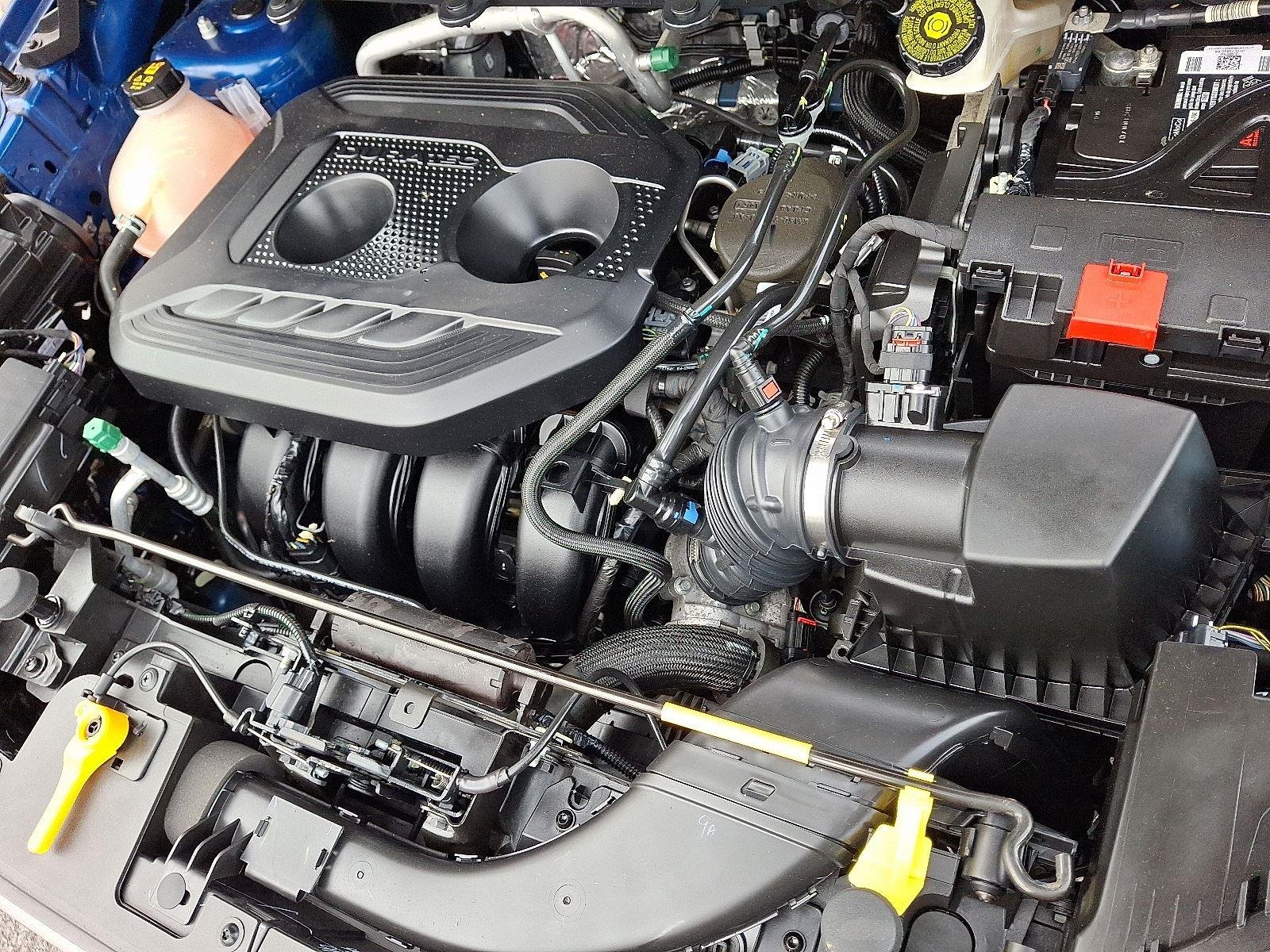 Used 2022 Lightning Blue Metallic Ford SE image 30