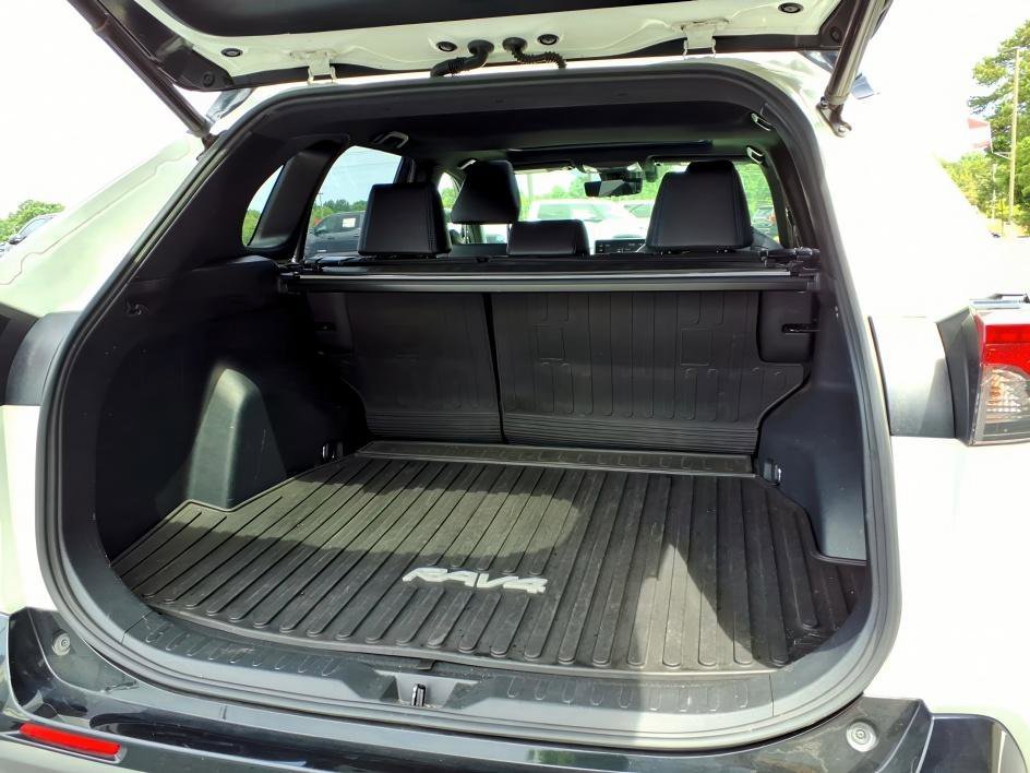 Used 2021 Blizzard Pearl/Midnight Black Metallic Toyota Hybrid XSE image 5