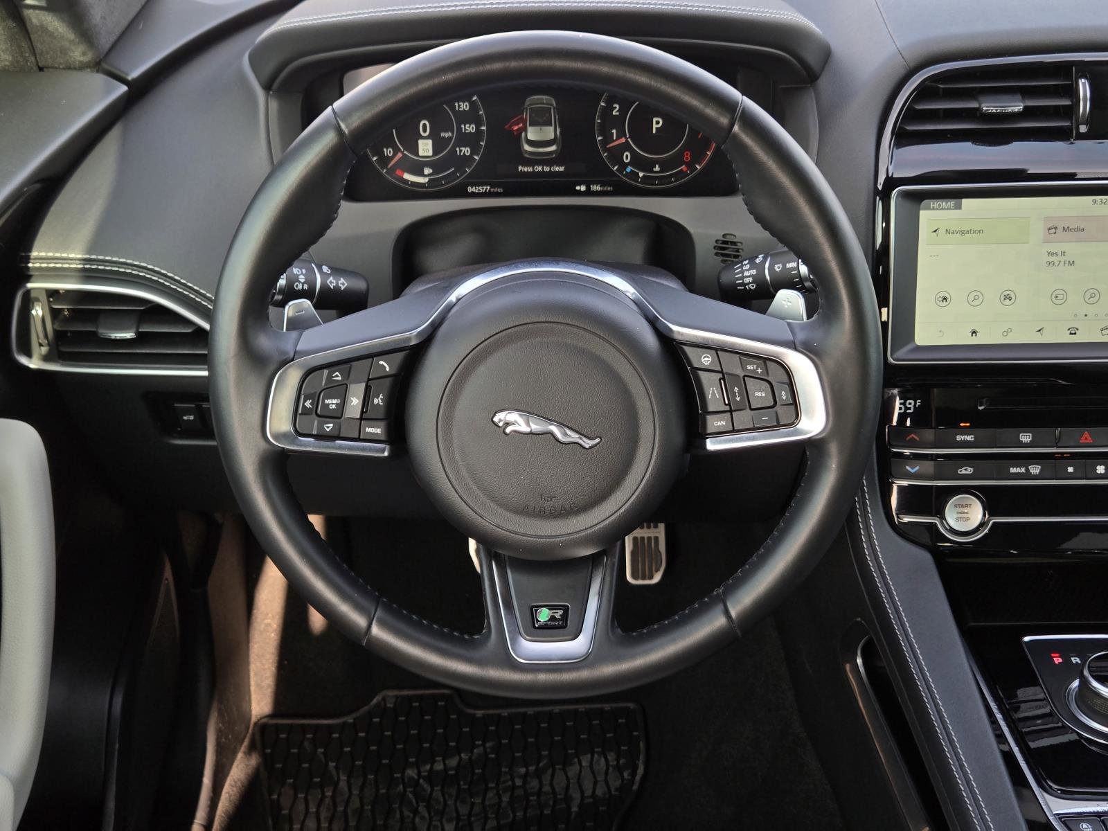 Used 2020 Fuji White Jaguar 25t R-Sport image 27