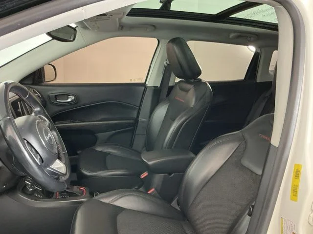 Used 2018 White Clearcoat Jeep Trailhawk image 14